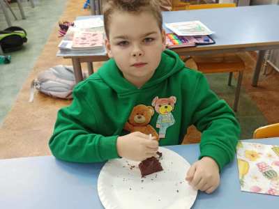 0e18db9d-e1c2-4161-a439-84ca5a724354