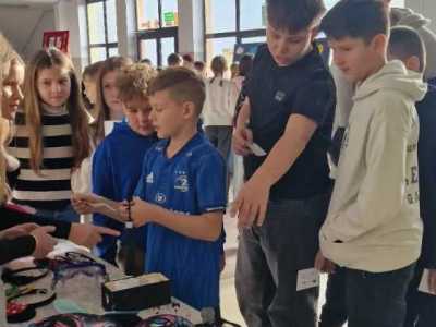 7f17cd69-07d7-4932-8d15-2725fe3efe4e