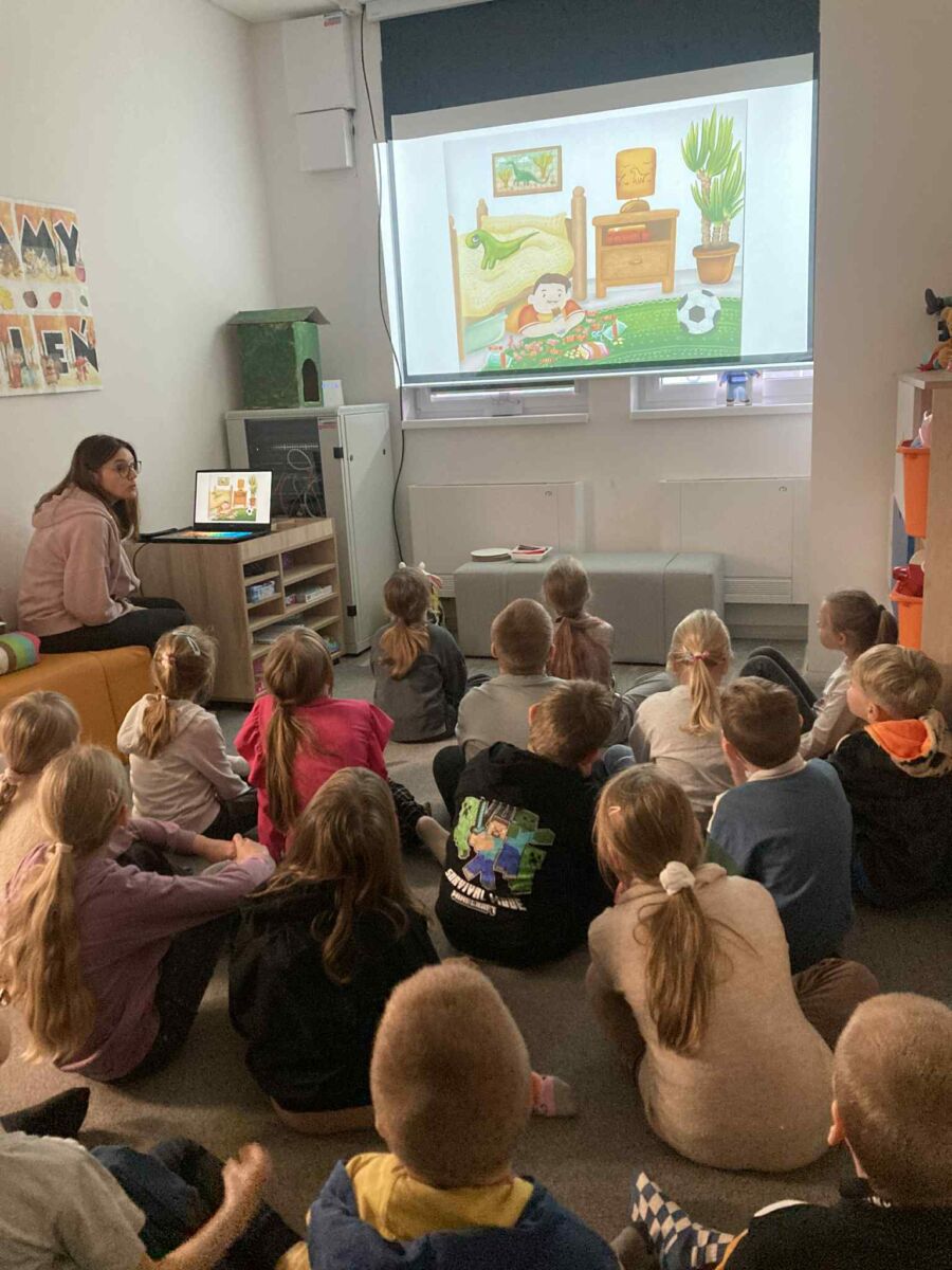 Wizyta klasy 2a w bibliotece miejskiej