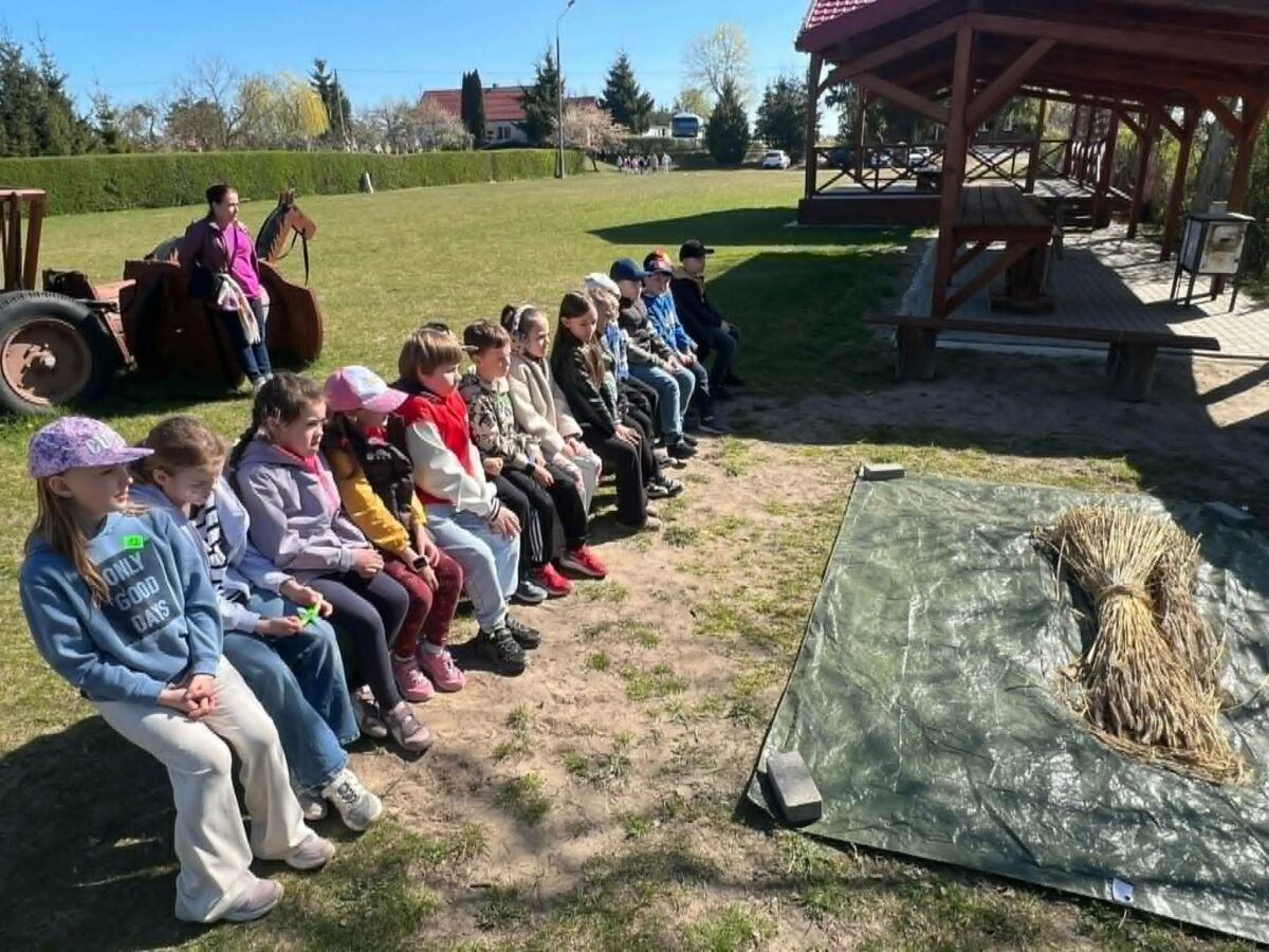 Wycieczka klas 1d i 2c do wioski chlebowej
