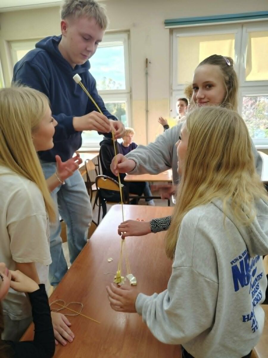Marshmallow Challange na lekcji chemii